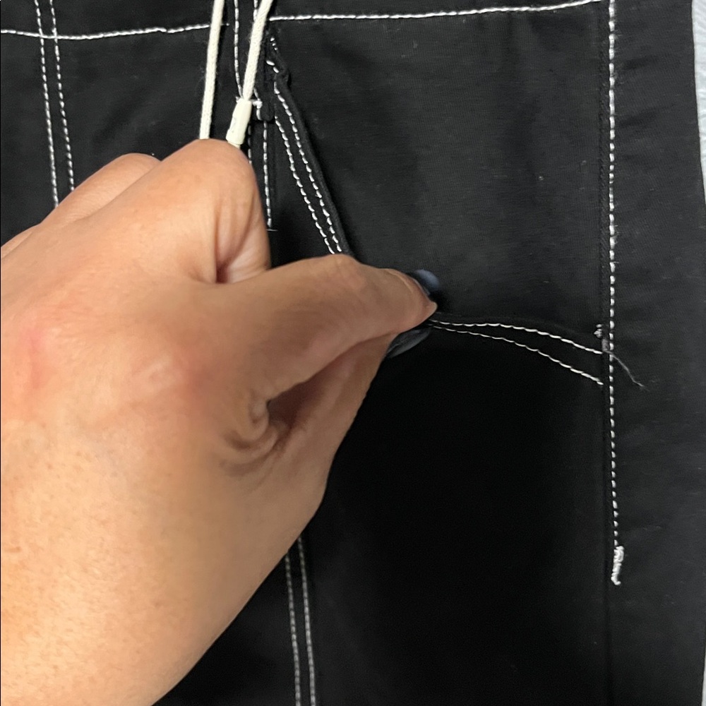 Flamingals Black Wide-Leg Cropped Jeans with White Stitching Large NWT - Picture 6 of 8